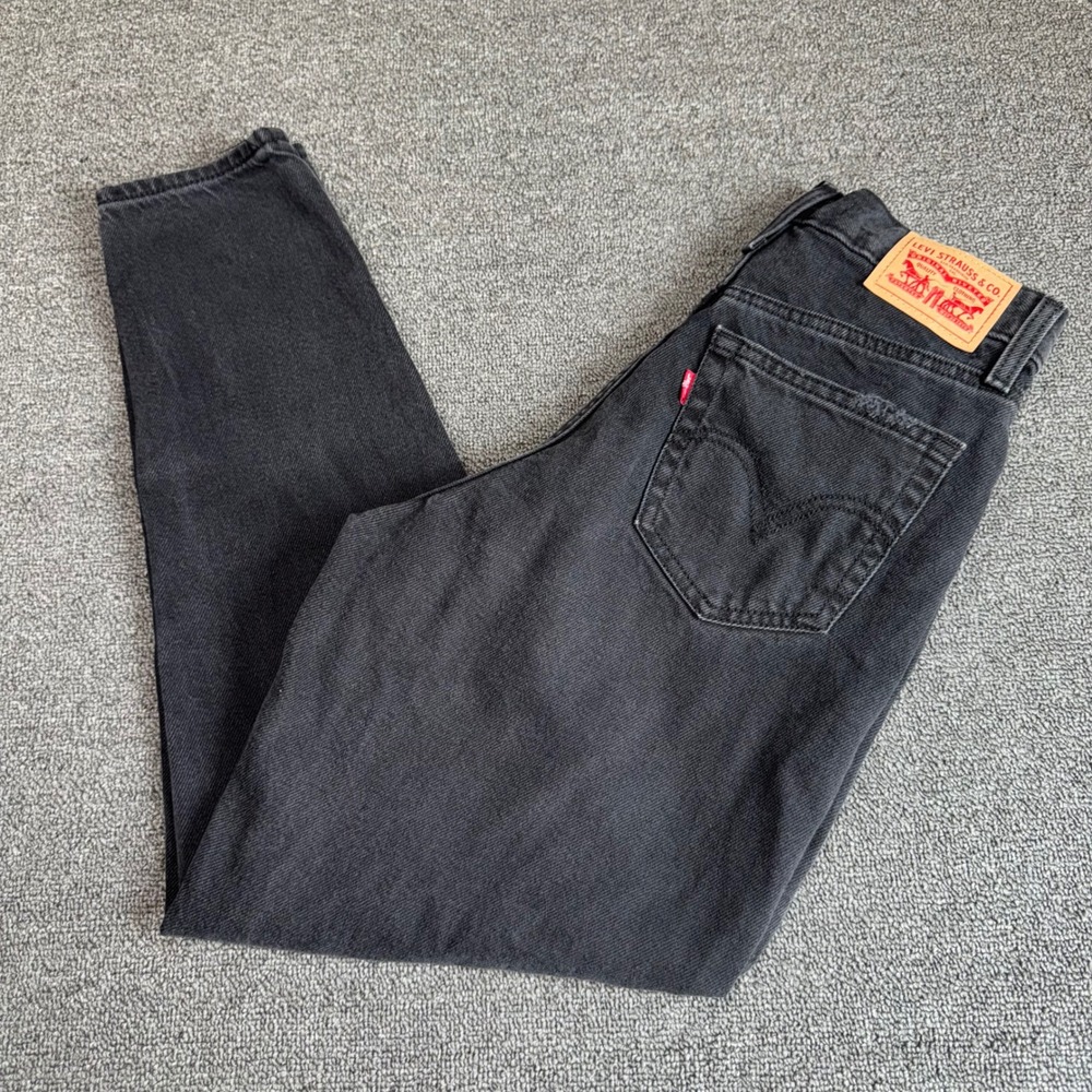 Levis High Waisted Mom Jeans Black Distressed Tapered Leg W26 L27‎ Grunge Indie